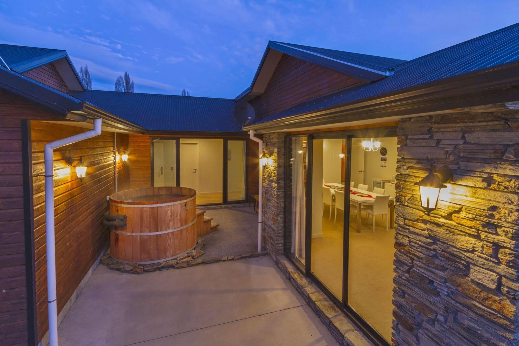Wanaka Alpine Lodge Extérieur photo